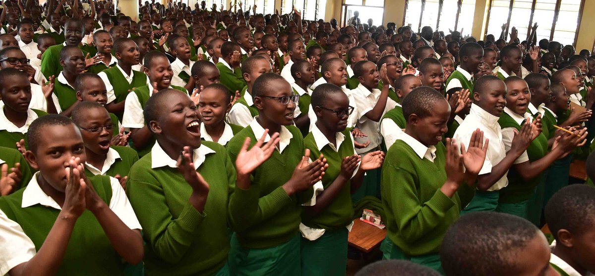 WilliamsRuto's tweet photo. Engaged students of Moi Tea Girls Secondary School, Kericho County. https://t.co/SJlujLgLym