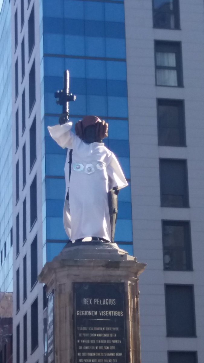 farmacialaviada's tweet photo. El carnaval en #Gijón. Ni Pelayo se lo ha querido perder!! https://t.co/do28ESVtIe