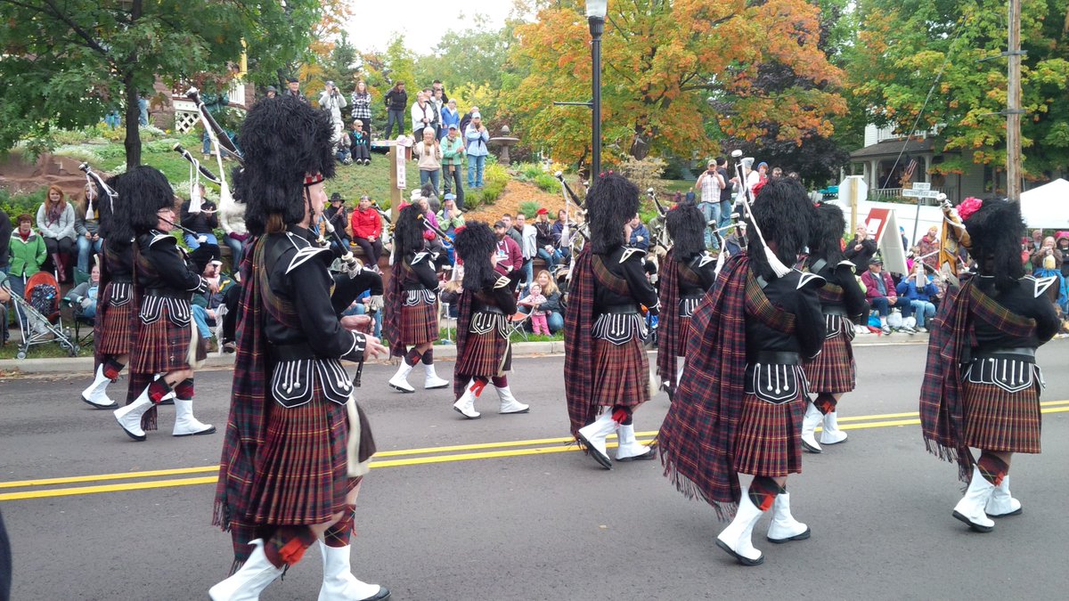 PipesDrumsTBay's tweet photo. Wisconsin's Bayfield AppleFest 2013 at the Rittenhouse. #PDTB #TBT #bagpipeday #Bayfield https://t.co/mtsyChSv3J