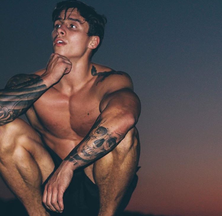 rpgwarron's tweet image. j&apos;ai besoin de votre aide pour ma pp vous pouvez voter sur le sondage en dessous