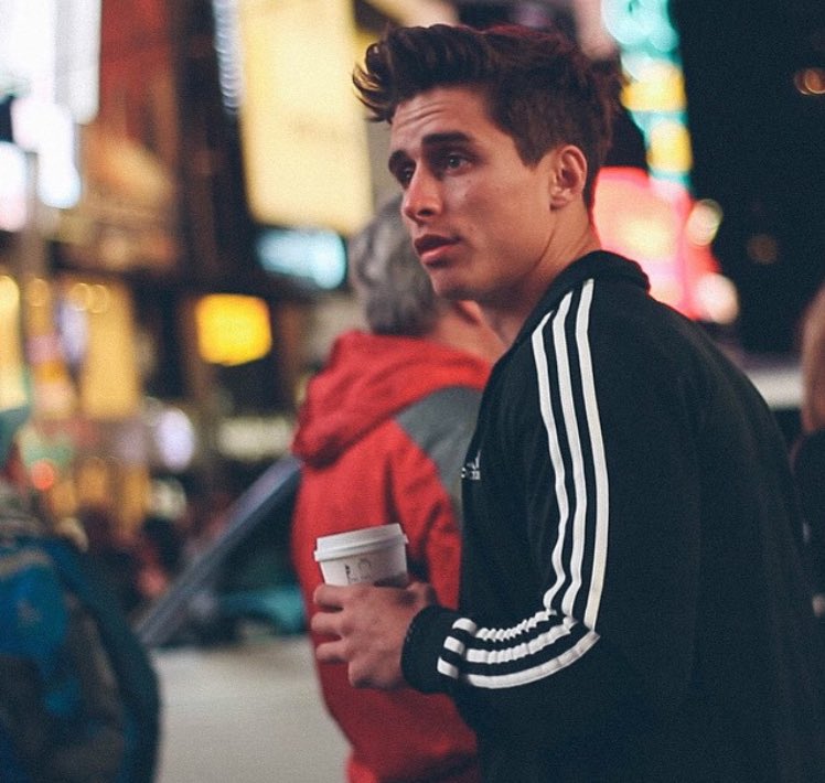 rpgwarron's tweet image. j&apos;ai besoin de votre aide pour ma pp vous pouvez voter sur le sondage en dessous