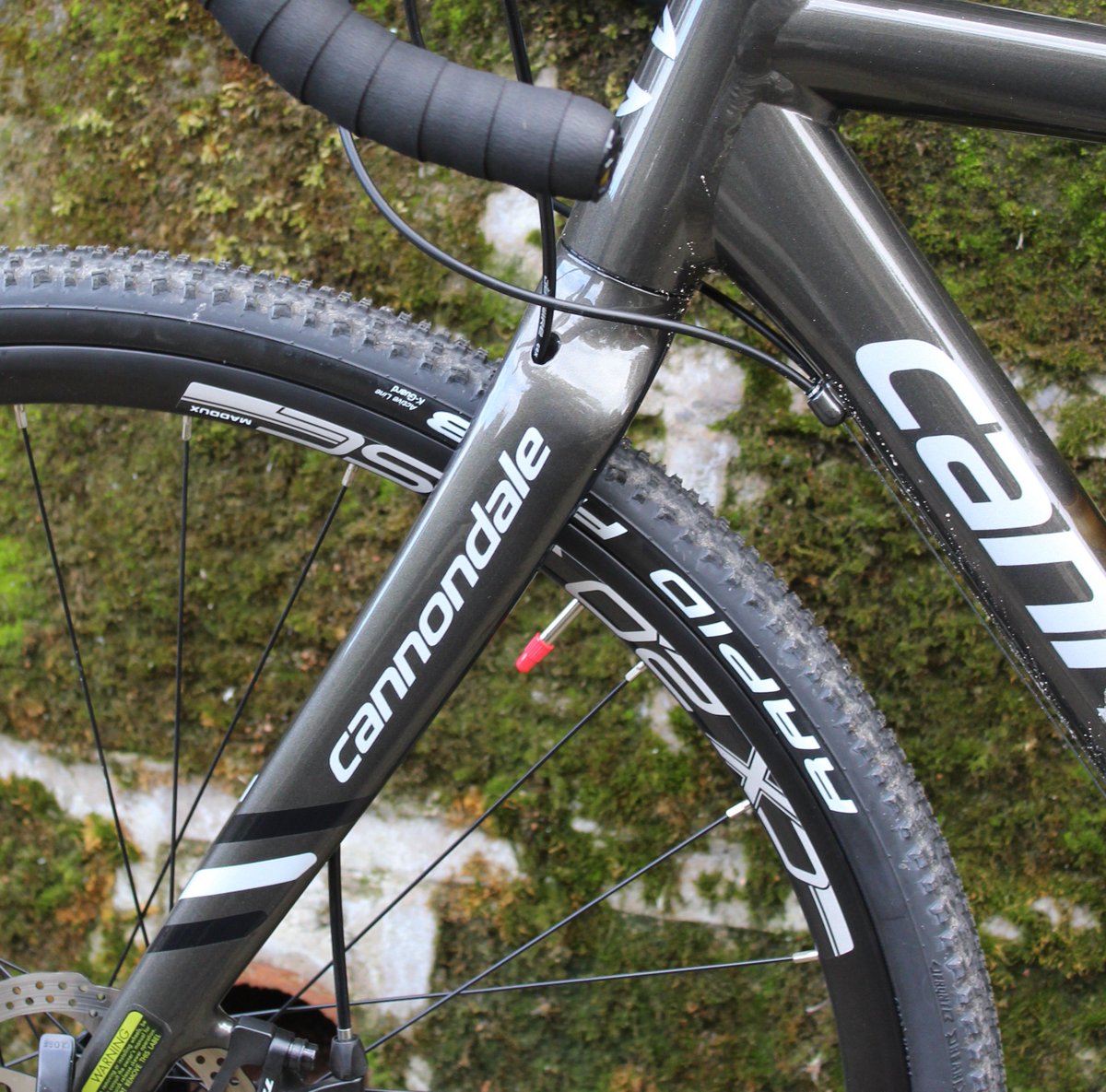 CyclingEurope's tweet photo. Thinking of replacing knobbly tyres on the Cannondale CAADX with something smoother. Suggestions? Schwalbe Marathon Plus? #tryes #cycling https://t.co/et5rEeLXQh