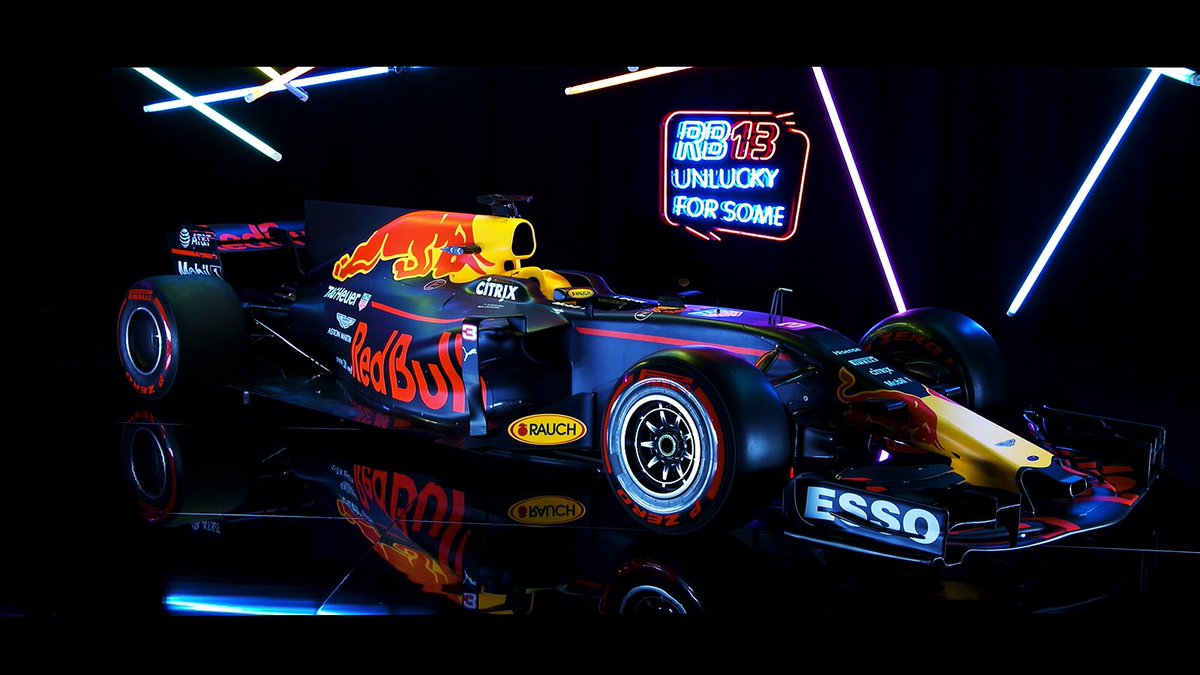 gabiernicola's tweet photo. Llega la mala suerte de algunos...👿👿👿@MercedesAMGF1.@redbullracing muy estrecho atrás y morro con boca 🤔https://t.co/N903z3oYBw #f1n #rb13 https://t.co/ag2hjlWpt2