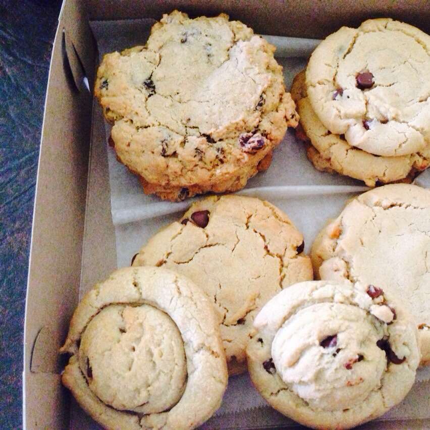 WhatsUpStChuck's tweet photo. Grandma's Cookies: "A cozy little bit of heaven situated on Main street in downtown St. Charles." https://t.co/7Z4tKZN6tJ https://t.co/8eJRg3FOfO