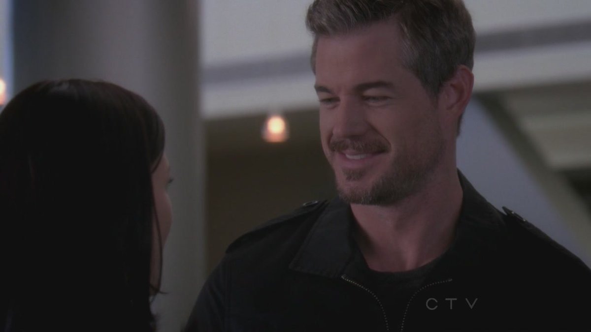 srlybabe's tweet photo. namore alguem que te olhe da mesma forma que mark sloan olha para lexie grey https://t.co/mhkb3oK9dr