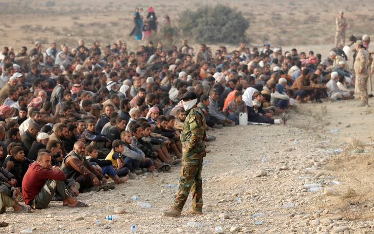 hrw_ar's tweet photo. لماذا يحتجز إقليم كردستان 900 رجلا وصبيا فروا من #داعش رغم اجتيازهم الفحص الأمني؟ #محاربة_داعش_لا_تبرر_الإنتهاكات https://t.co/UtikNeuSKi https://t.co/x12XKSjNlt