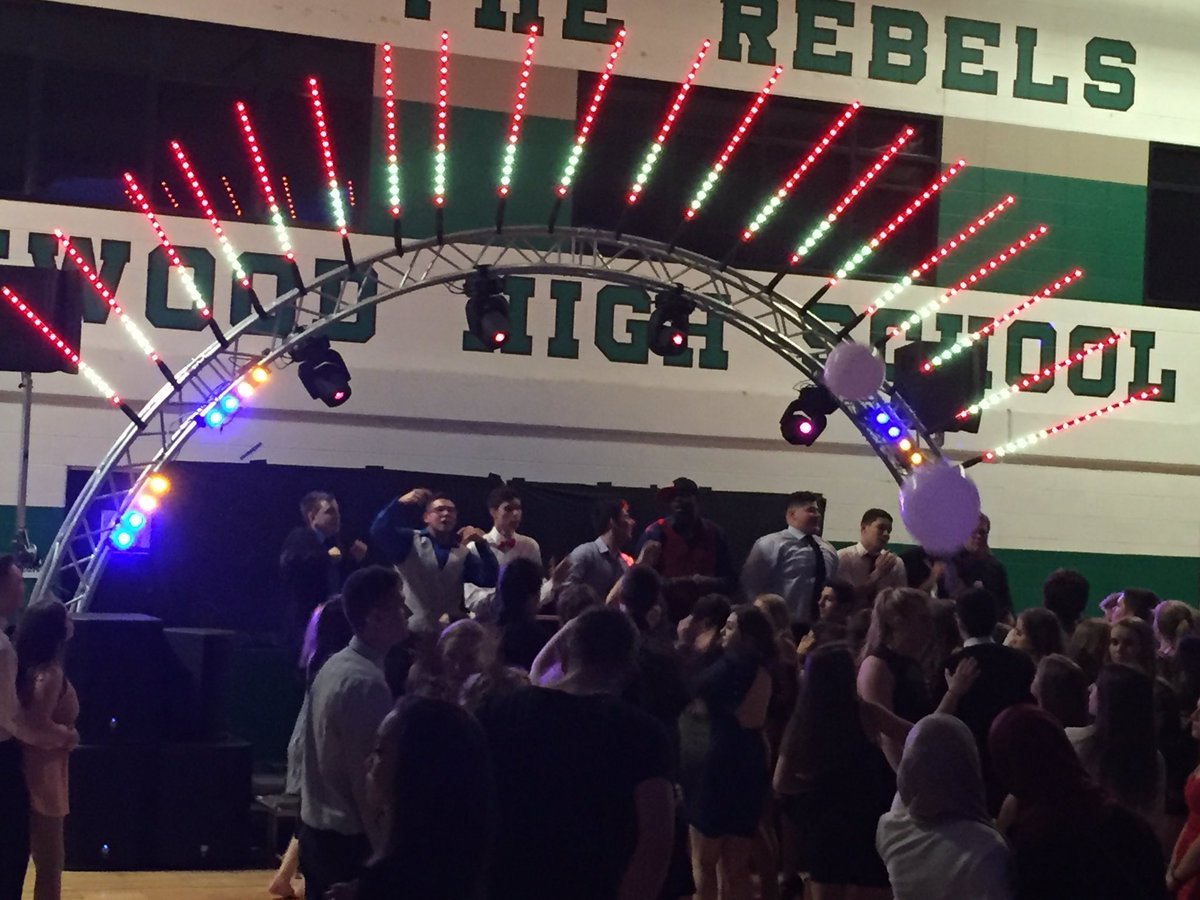BillLehotsky's tweet photo. @RHSrebelpride was in full effect last night at Winter Formal. Loved seeing so many @ridgewood2017 enjoying one of their last dances! https://t.co/5BXGSYnCfy