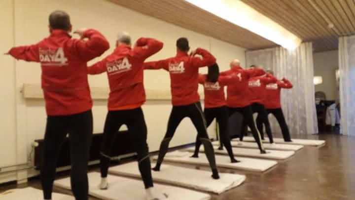 TeamEnscheDAY's tweet image. Dit keer een yogales bij yogacentrum-enschede.nl van E. Woudstra. Daarna gelopen door de natuur van Hof Espelo o.l.v. Gerard Nijhof #roparun