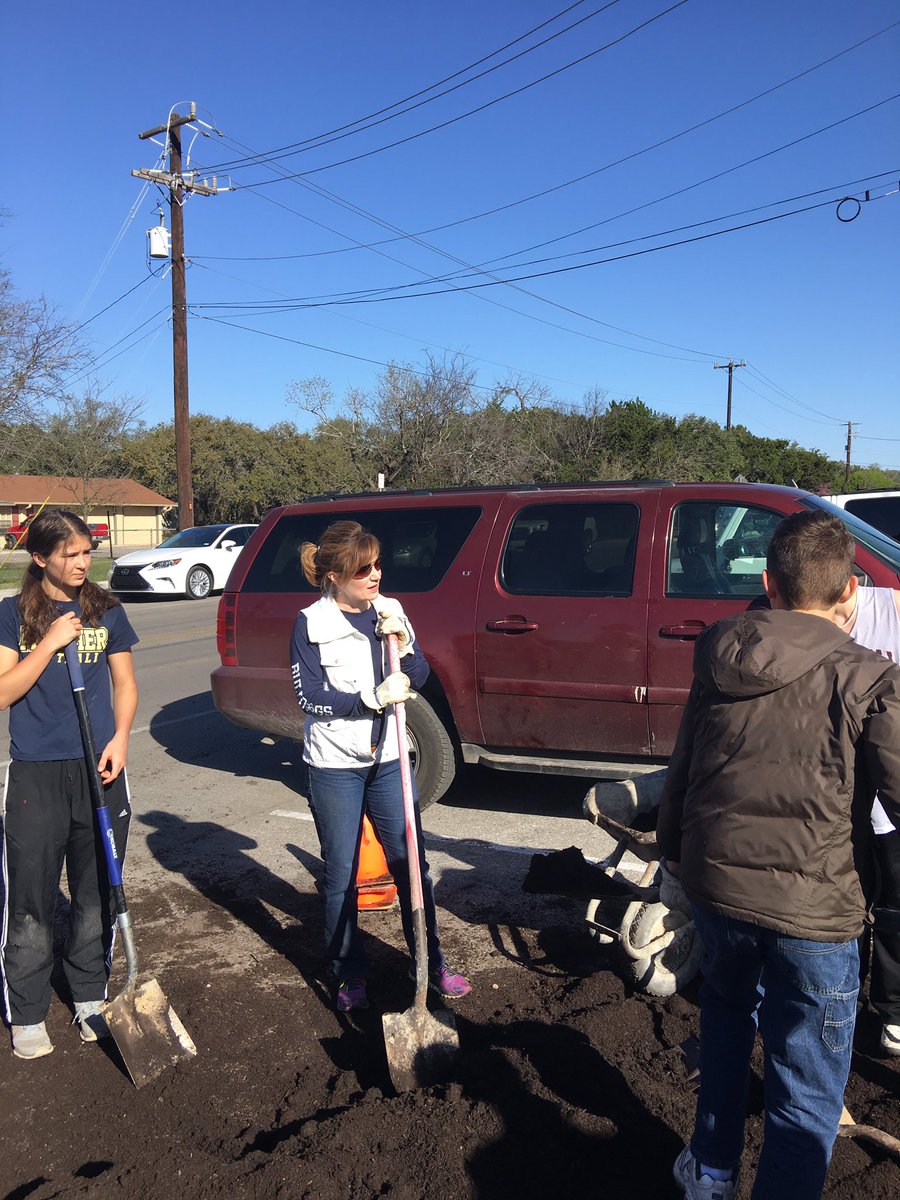 RhondaJohnsonTX's tweet photo. Amazing things happened at Helotes Elementary today. Huge thanks to our staff, students, parents and community. #HelotesStrong @NISDHelotes https://t.co/sCjSZvqshU