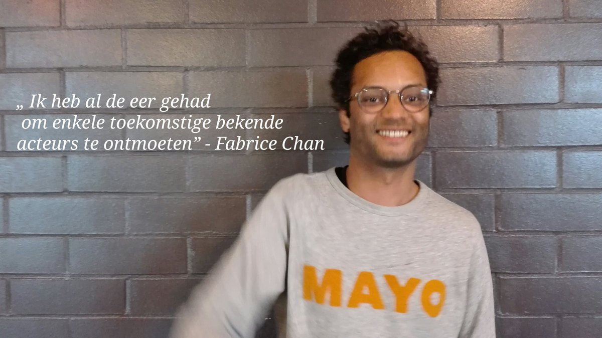 kunstbende_'s tweet photo. Fabrice Chan is presentator op #kunstbendebrugge en vertelde ons over de kandidaten bij performance. #kunstbende18 #hetentrepot https://t.co/GYtT4Ruwzj