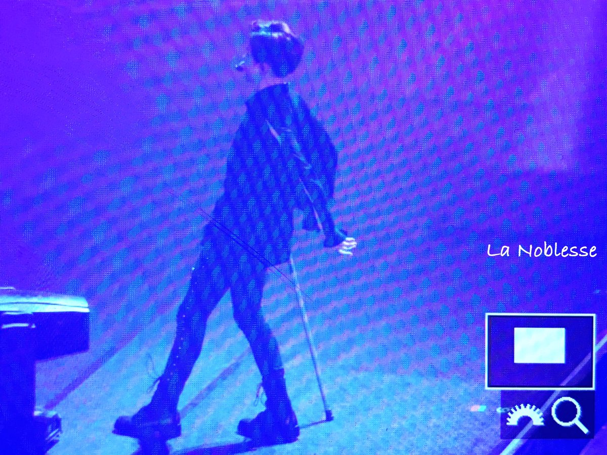 LaNoblesse_0522's tweet photo. 170226 #EXOrDIUMinMANILA #EXOrDIUMinManilaDay2 #SUHO #수호  Artificial love💕💕 오빠 참 섹시하네... ㅋㅋㅋ https://t.co/6isgCGAB8k