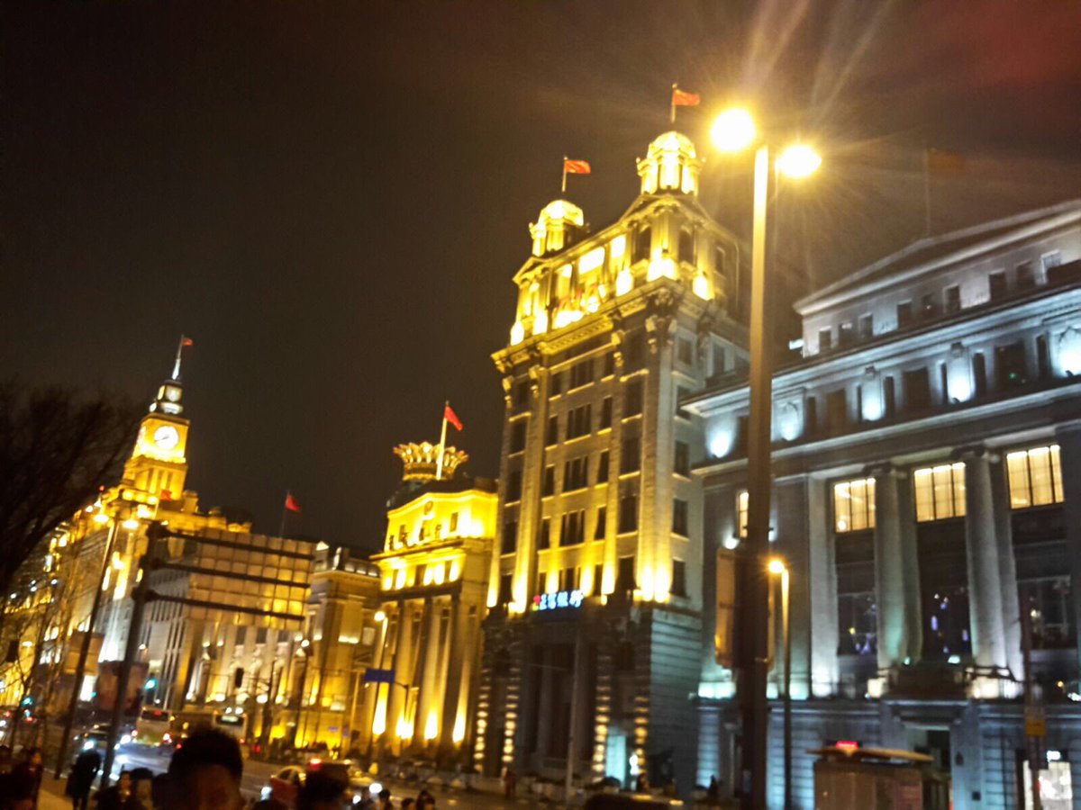 rogermarshOBE's tweet photo. Just arrived in shanghai, an incredibly impressive city. Looking forward to all our business meetings tomorrow. #LeedsCityRegion #InvestLCR https://t.co/pCvbPsY0pZ