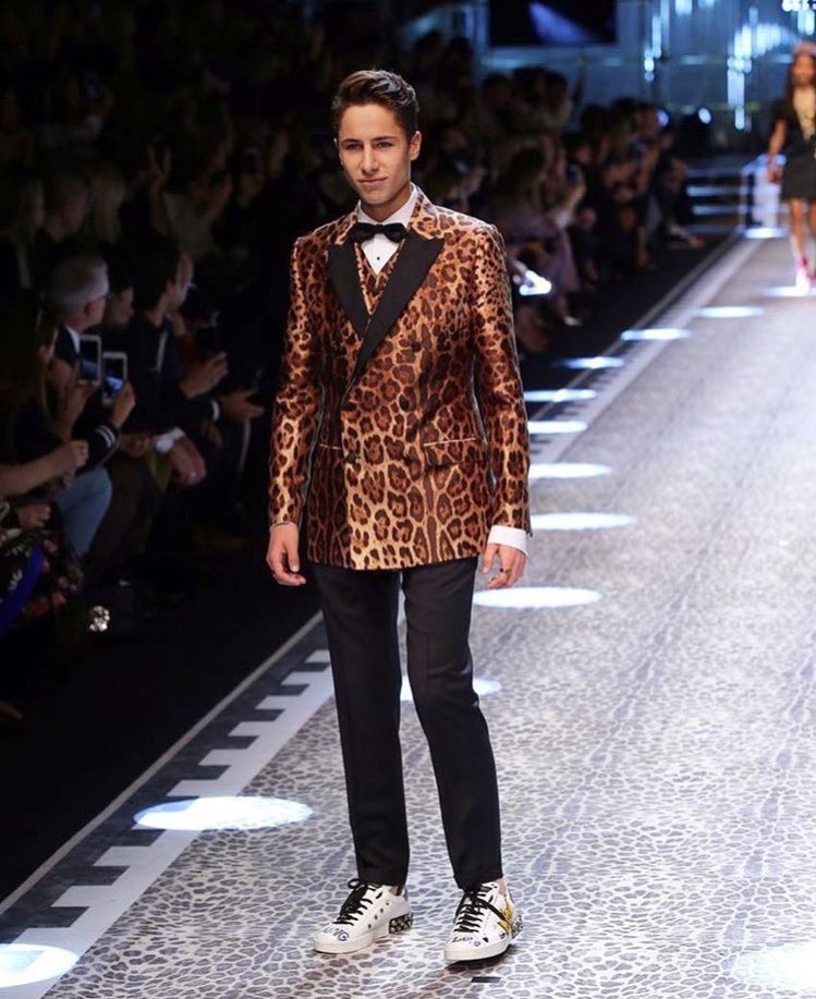 onlythemodels's tweet image. HOW has Dolce &amp;amp; Gabbana become this..... I want to cry...this is so tragic.