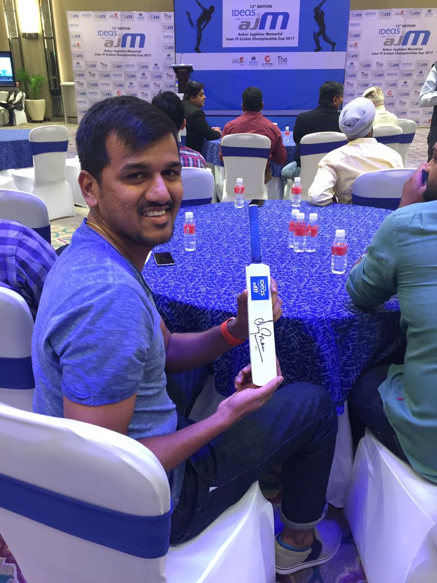 IDeaS_TechCen's tweet photo. #QuizTime @IDeaS_AJM closing ceremony! Winners are awarded bats signed by the former Maharashtra cricket captain Surendra Bhave #IDeaSAJMT20 https://t.co/asXKJchNqA