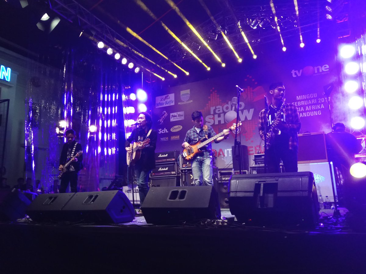 Penampilan <a href="/AlunanSemesta/">Alunan Semesta</a> di RadioShow Bandung #BEDAITUHEBAT