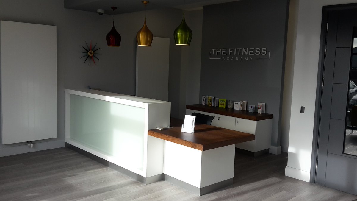 Cabinet_Company's tweet photo. Reception desk fitted @TFAathboy #reception #walnutstainedoak #featurecorianlightbox #paintedcabinets #lockablestorage https://t.co/9t53LtgL6w