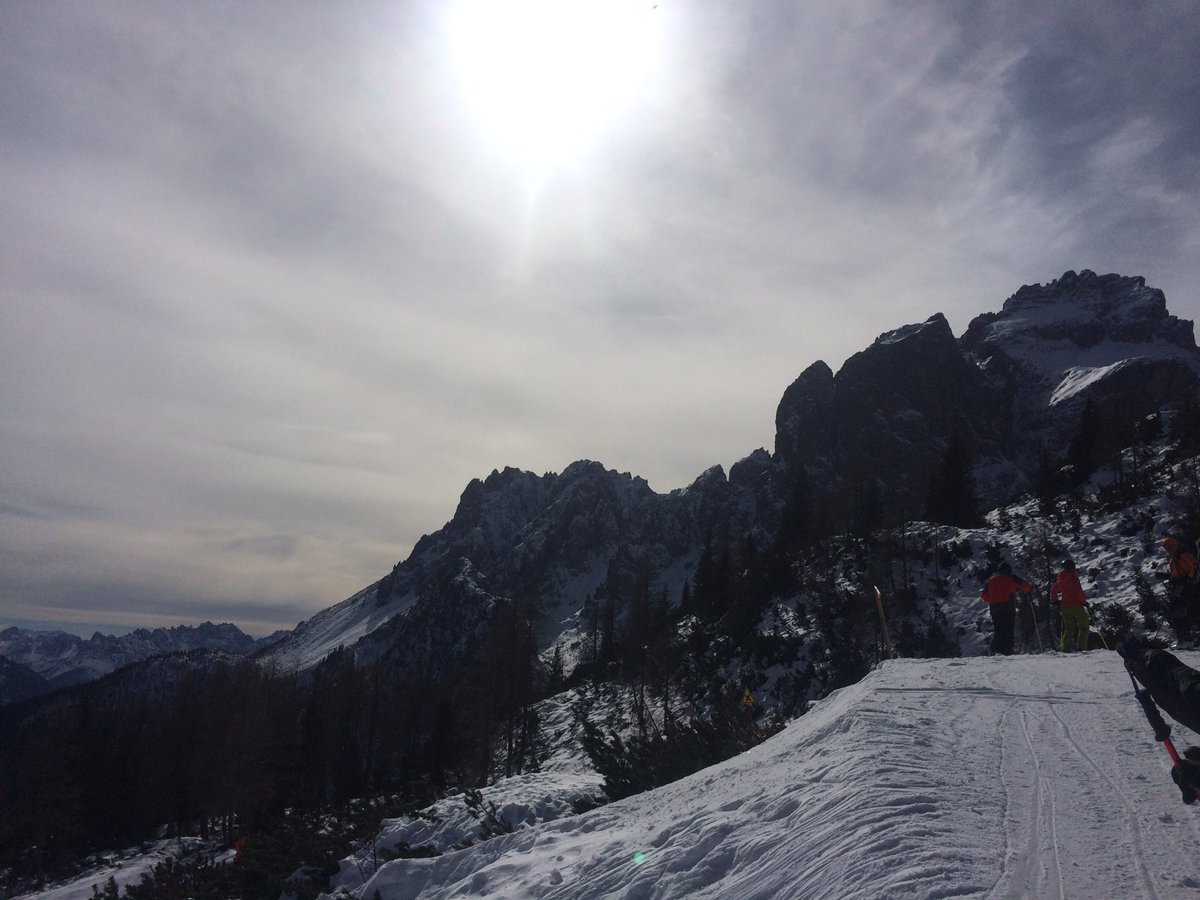 delo_giorgia's tweet photo. #pellata a #Padola! Piste ancora degne!! #coldlatenda #dolomiti #comelicosuperiore https://t.co/hb0g4ZjqVo