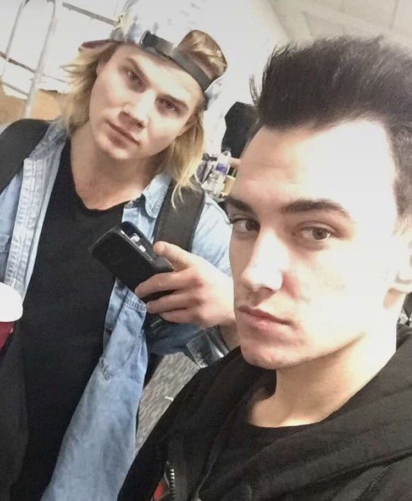 GLTalent's tweet image. We gotta make sure these two #lifelover lads keep going after the @Busted #NightDriverTour, right?

#CHRISANDDANNYVLOG FOREVER!