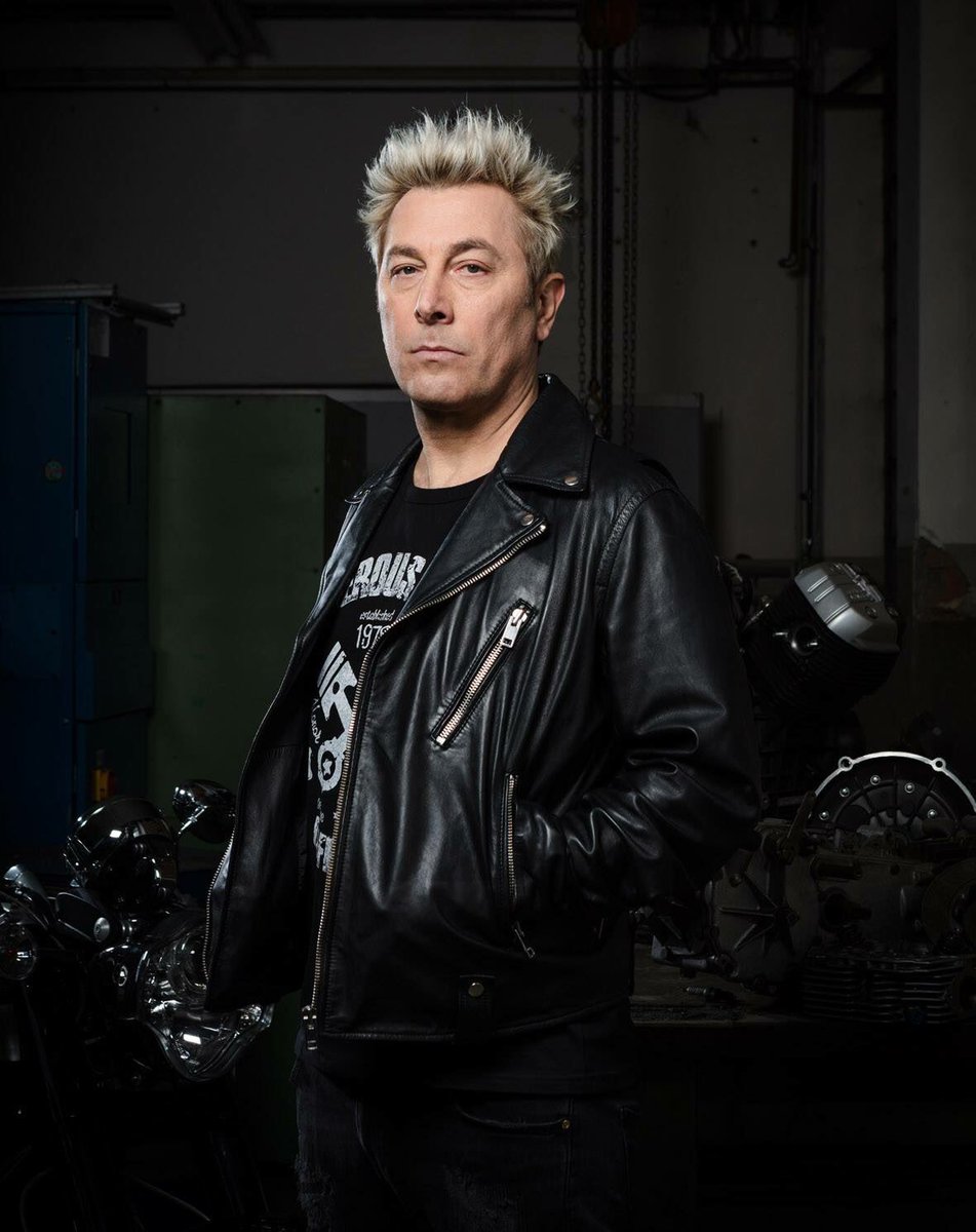 VirginRadioIT's tweet photo. Questa sera su #skyuno inizia la nuova atagione di #LordOfTheBikes con il nostro @VIRGINRINGO. Vai allo speciale https://t.co/7tYqPoRnGI https://t.co/yclFq9dm3d
