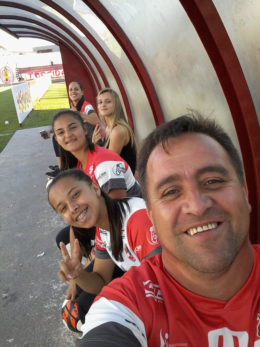 LeoasDaSerra's tweet photo. @clineu02soares e as nossas meninas no jogo no @interlages @sarasilva2724 @jullinha07 @_EmellinCamargo #Rafa Nicolete
#maqueiro #Gandulas https://t.co/Si3vKxIinc