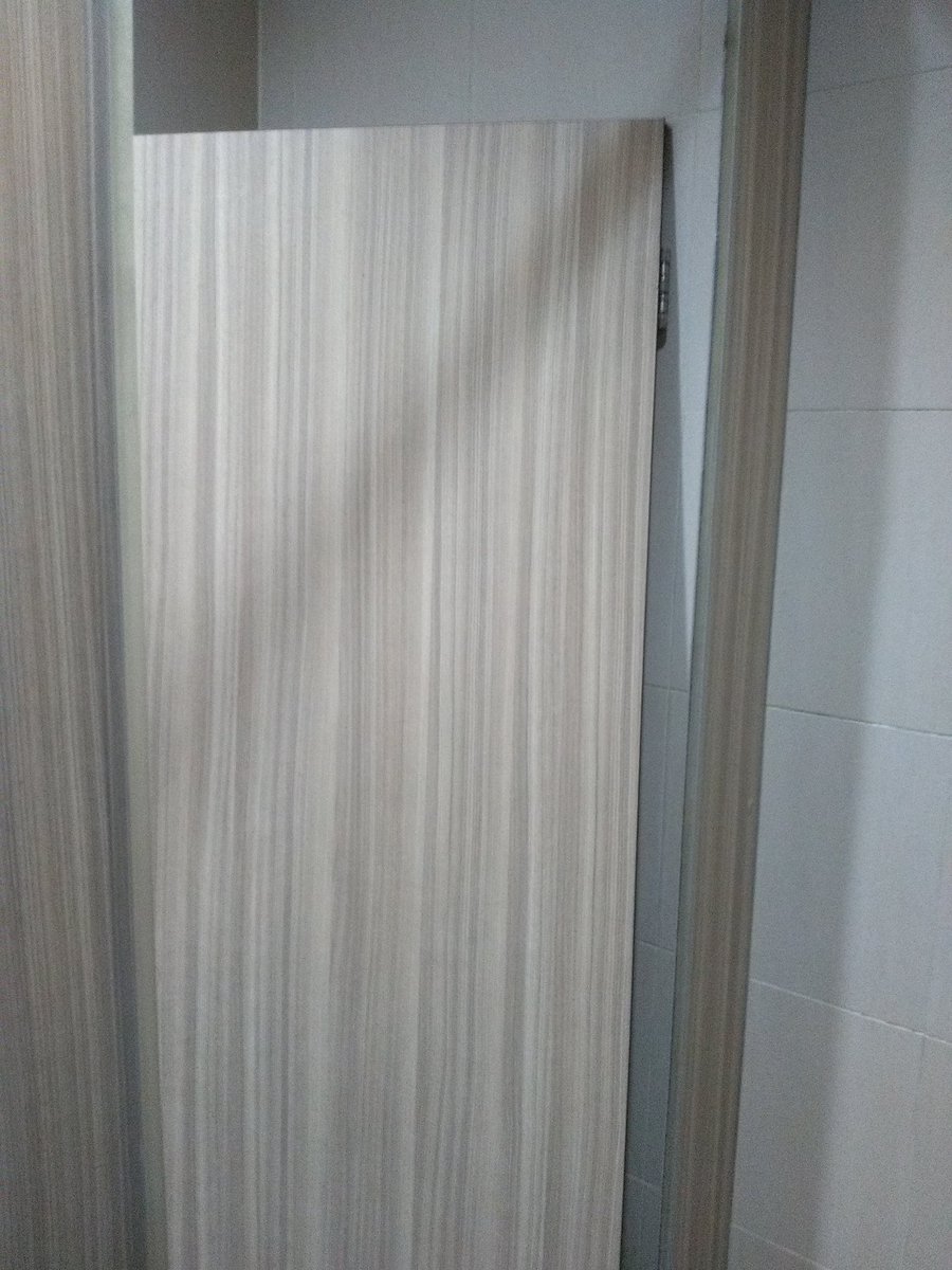 Tolong dong untuk pihak <a href="/kfcindo/">KFC Indonesia</a> , pintu kamar mandi. Di gerai Kfc Diponegoro, Surabaya. untuk segera di perbaiki Demi pelayanan pelanggan.