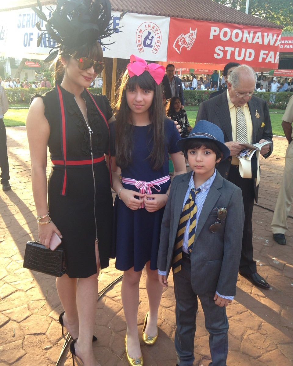 HELLOmagIndia's tweet photo. The gorgeous Michelle Poonawala with her children at the HELLO! Classic Cup.
#HELLOExclusive #HELLORaces #HELLOClassicCup #ClassicCup2017 https://t.co/7ZOUbWriNu