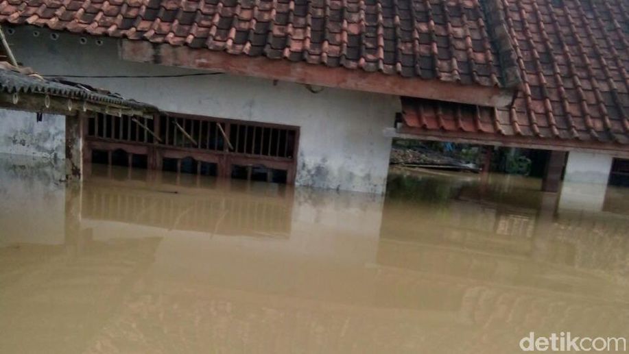 Hujan Deras, 2 Orang Hilang Terseret Banjir di Kendal, Jateng detik.id/6Cjjo2