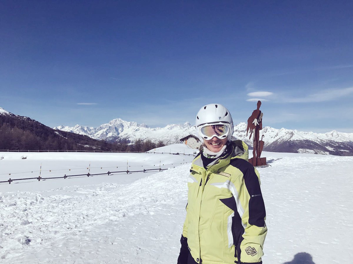 YsgolBrynAlyn's tweet photo. So on behalf of all the staff and pupils on the #ybaski17 trip....@YBA_PE Mrs Ebrey....Thank you - you are amazing! #thisgirlcan https://t.co/Mwy3Y6uNIo