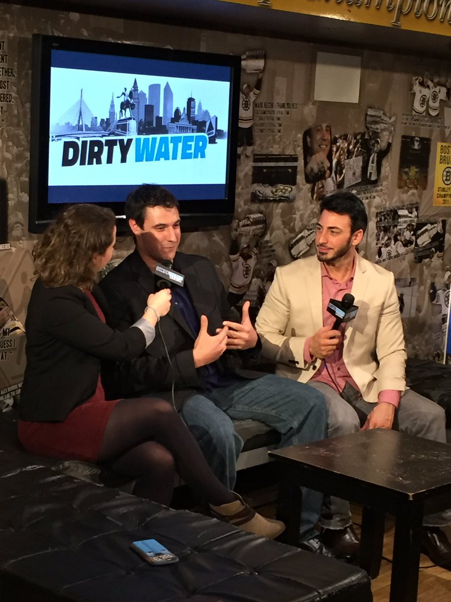 JamminWizard's tweet photo. This weekend was so much fun S/O #dirtywatermedia #dirtywatertv for bringing me on live #boston #thegreatestbar #jamminwizard #magic #music https://t.co/kXKsUrFDNR