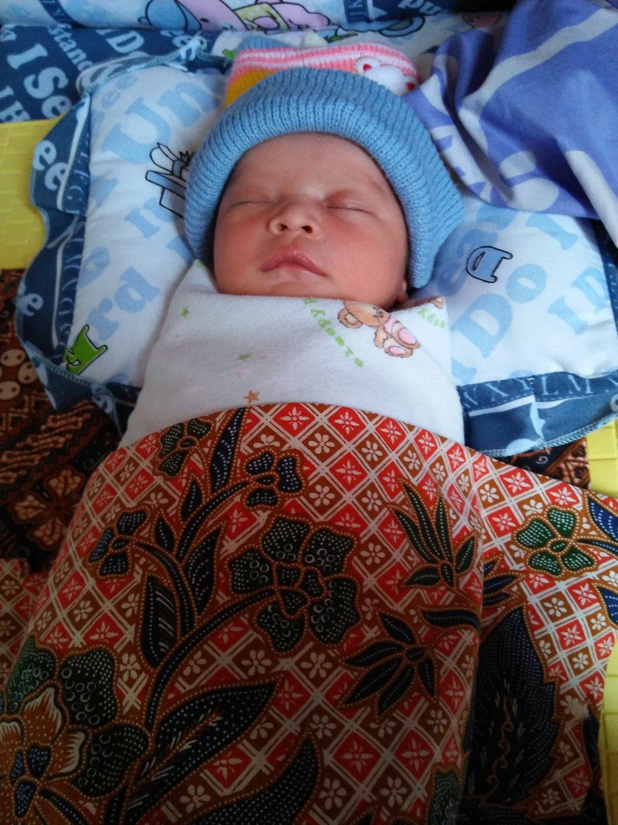 Lupa update di twitter hehe
Hello my name is Arrizza rofiah
Lahir 20 pebruari 2017
Selsih 2 hari sama tgl lahir nya ayah... Hehe