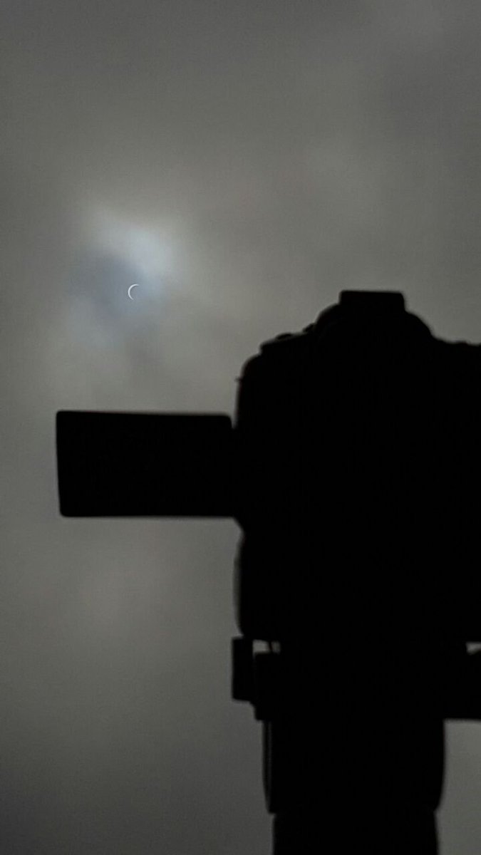 jplpatagonia's tweet photo. Fotos by @Lsmdrone #QuequeParodi del #EclipseAnularDeSol en #Chubut https://t.co/pzhGR0xgHo