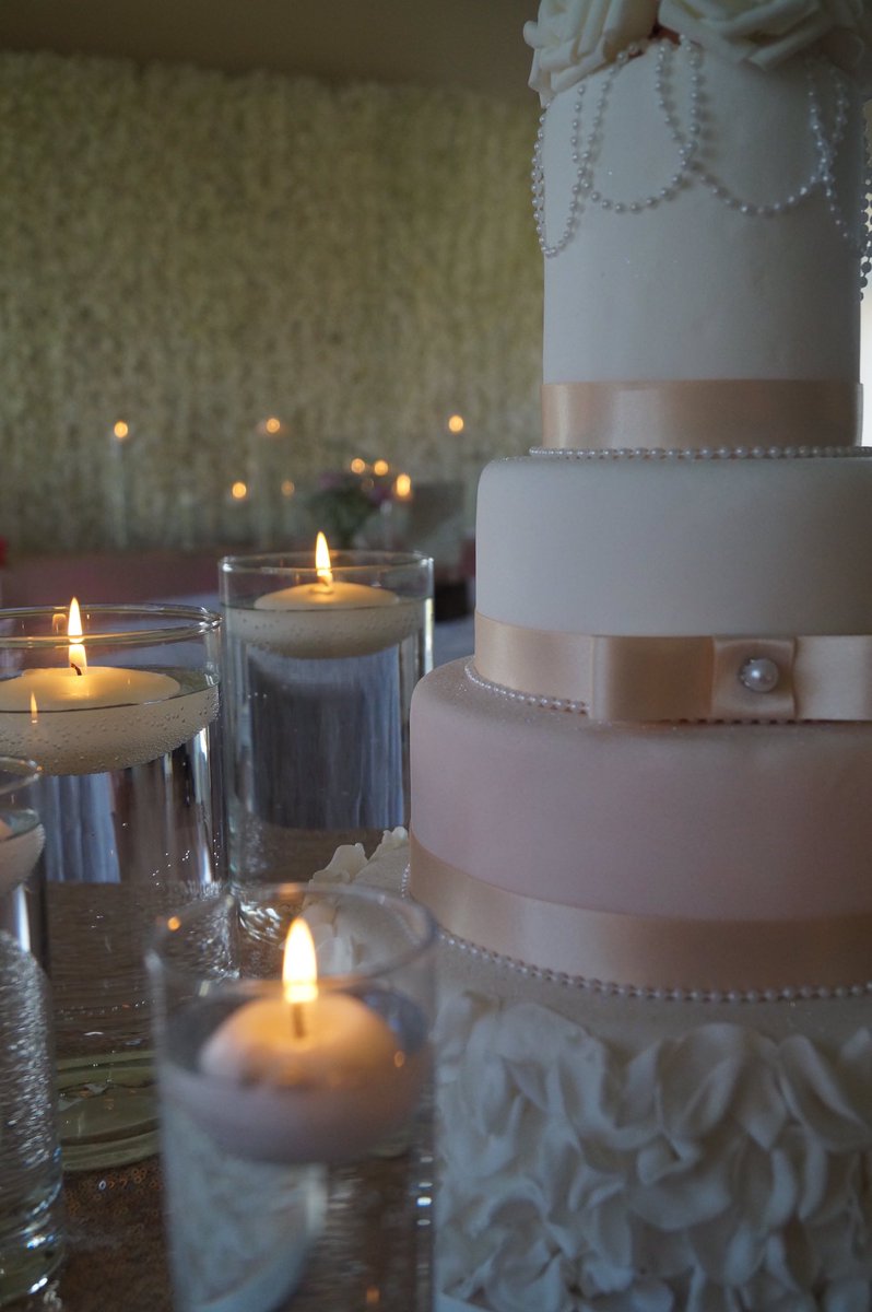 EventDressing's tweet image. 💕 Rustic wedding 💕 @box_cake #stockport #bramhall #hazelgrove #cheshire #eventdressing #wedding