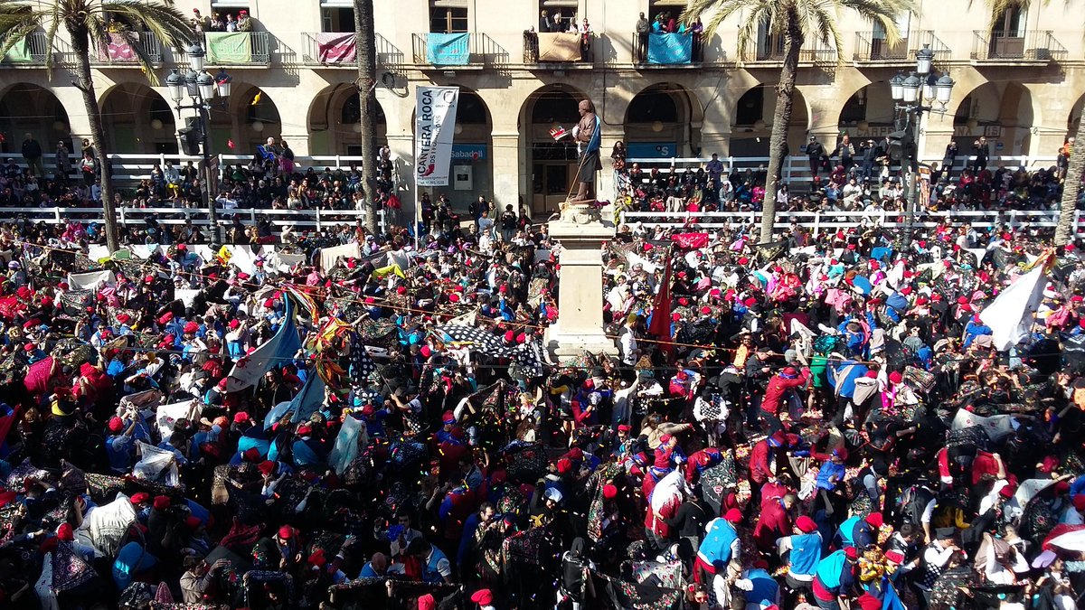 neuslloveras's tweet photo. L'essència del Carnaval de #VNG, l'espectacle més dolç del món!
#LesComparses #CarnavalVNG17 https://t.co/tFhZMpQyfc