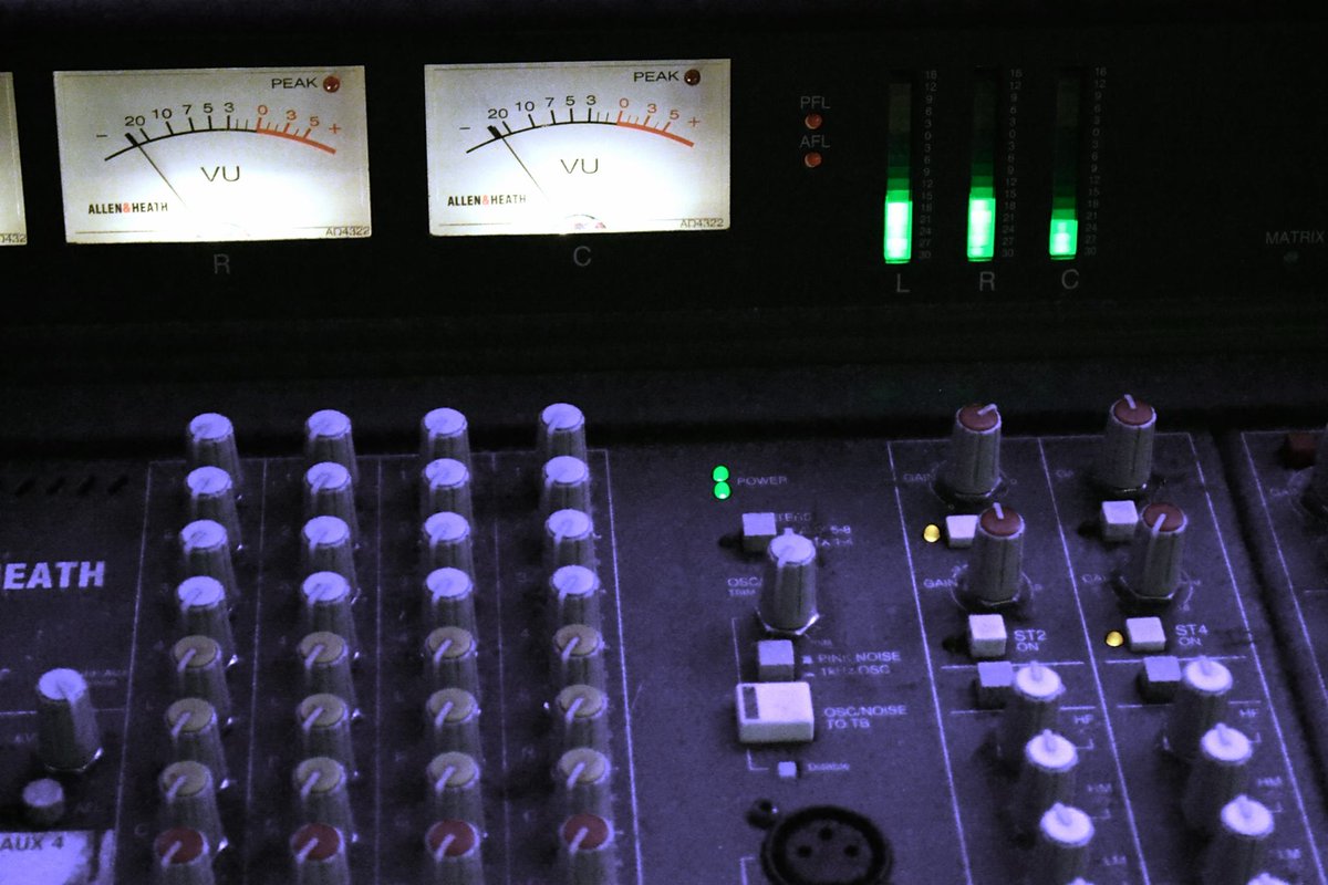 Another big edition of <a href="/WeRNoteworthy/">Noteworthy Open Mic</a> K.O. at 6, live jams, open mic goodness + a guest from <a href="/nuggetofficial/">Nugget</a> + <a href="/CoffeeHouseTour/">CoffeeHouseSessions</a> @jnmusic24