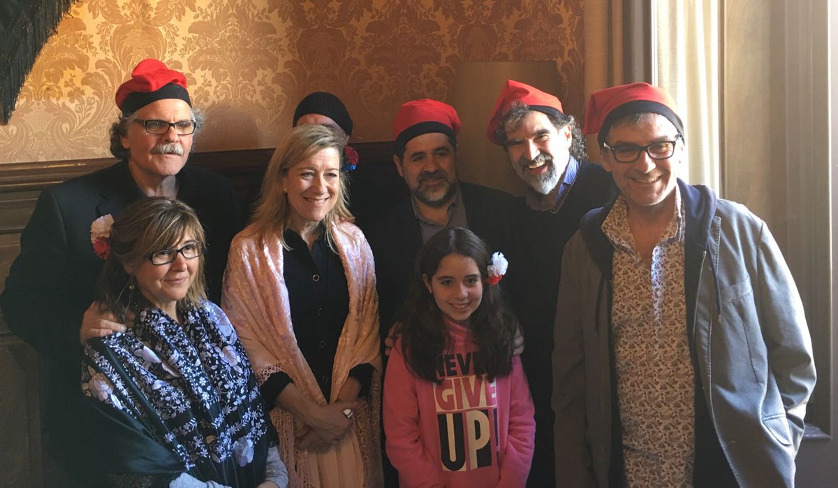 neuslloveras's tweet photo. L'essència del Carnaval de #VNG, l'espectacle més dolç del món!
#LesComparses #CarnavalVNG17 https://t.co/tFhZMpQyfc