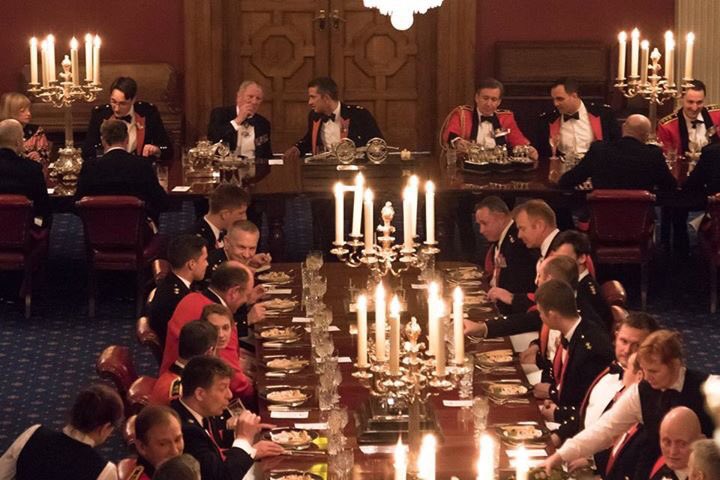 psm_73's tweet photo. Thanking supporters in style at our Regt Guest Night @GOC_RTD @BFBSWiltshire @Home_Command @ArtilleryRoyal @ArmyMediaCommSW @BritishArmy https://t.co/PlufQJ4V5Z