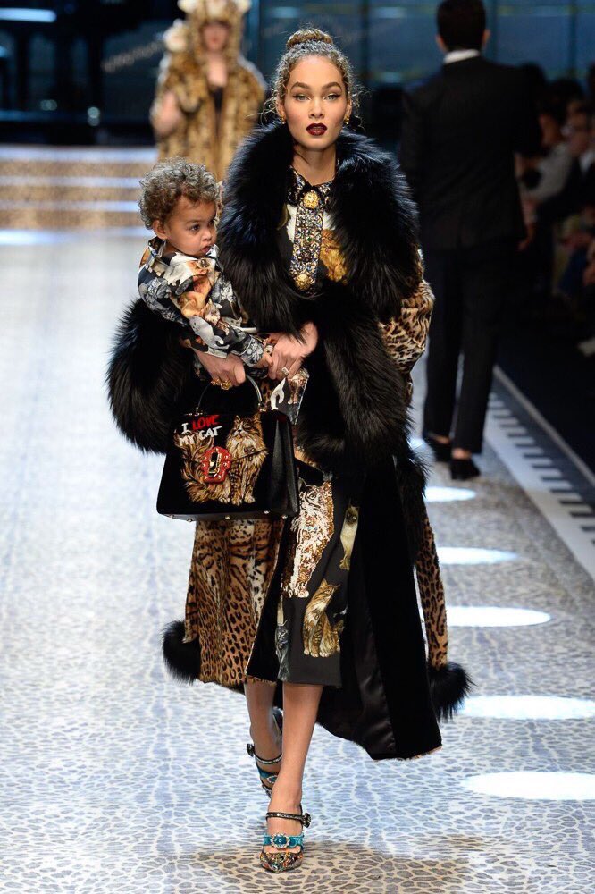 FUCCl's tweet photo. rich mom looks. https://t.co/sXcz3aCOof
