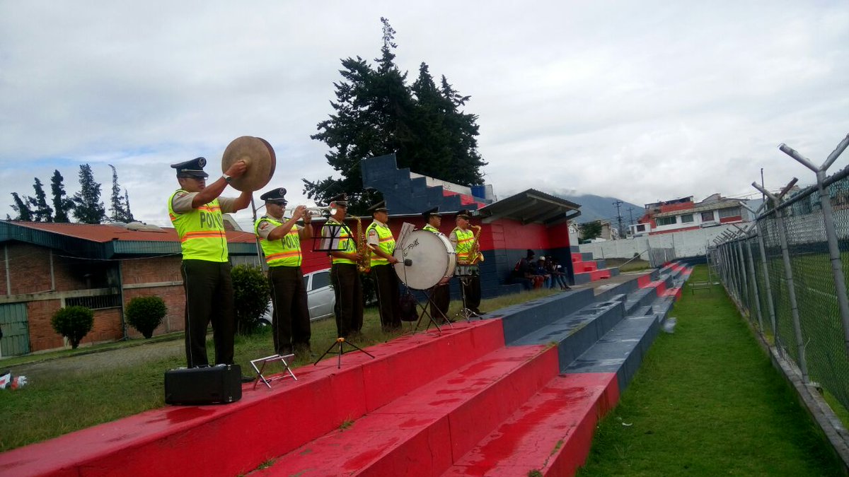 BANDA DE MÚSICOS del #DMQ compartiendo con la comunidad de @Carcelén #CuidandoDeTi