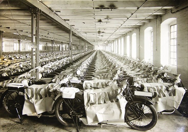 Why_We_Ride's tweet photo. By the late 1920’s, DKW was the world’s largest motorcycle manufacturer. Motorcycles for almost as far as you can see! https://t.co/2fc3wuEjyn