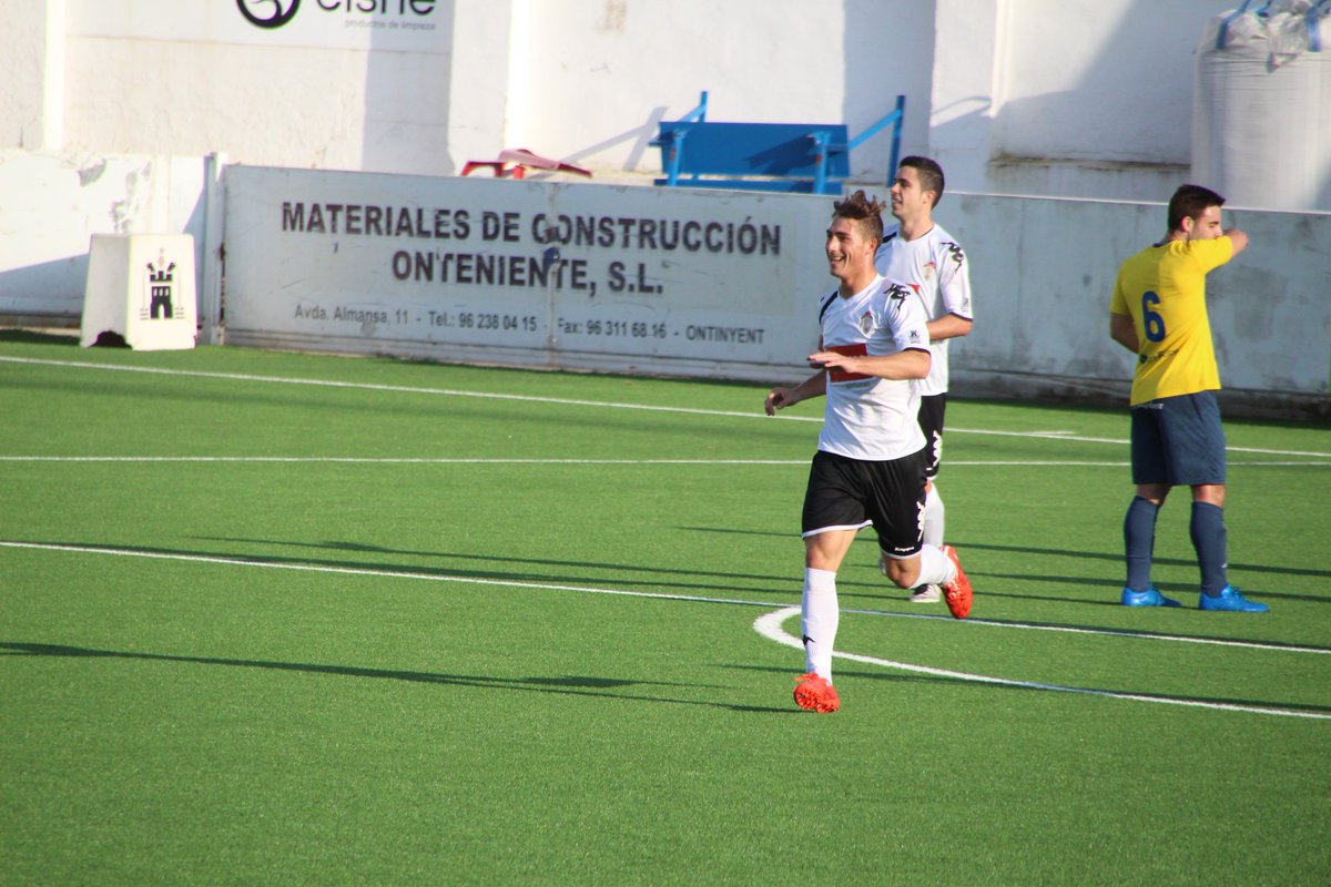 loclarontinyent's tweet photo. Gol de l'@OntinyentCF 2-0, marca de nou @CristoGarciaalc https://t.co/xFTDXkWxty