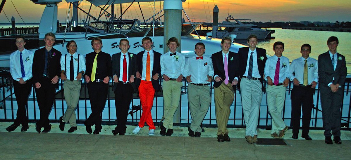 MattCutler21's tweet photo. Happy birthday to THE Wade Niles, hope you have a good day brotha @nileswade here's a pic of a bunch of guys but you and me are in it https://t.co/yPQjjE1xW0