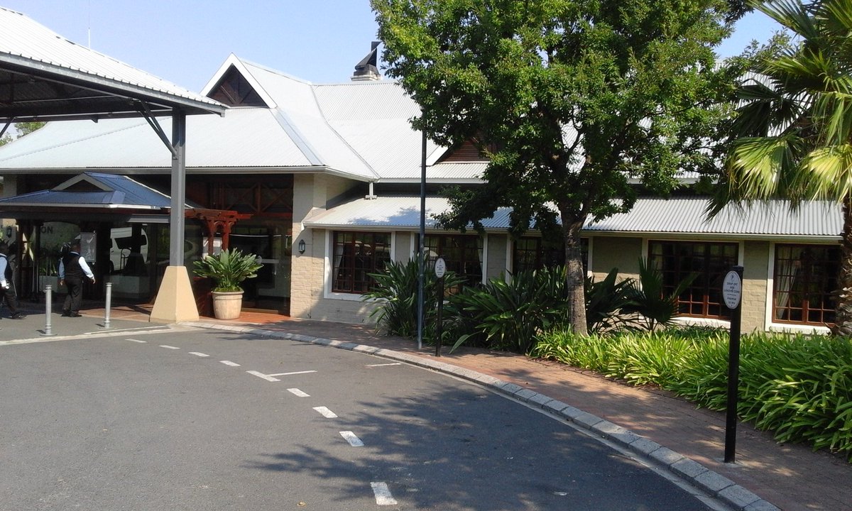 mjlikungfu's tweet photo. Tks @tsogosun #CaledonHotel 4 complimentary accommodation. Here4 #4school visit #motivateyouth #MJLiFights4Youth https://t.co/nPd30w5I6W