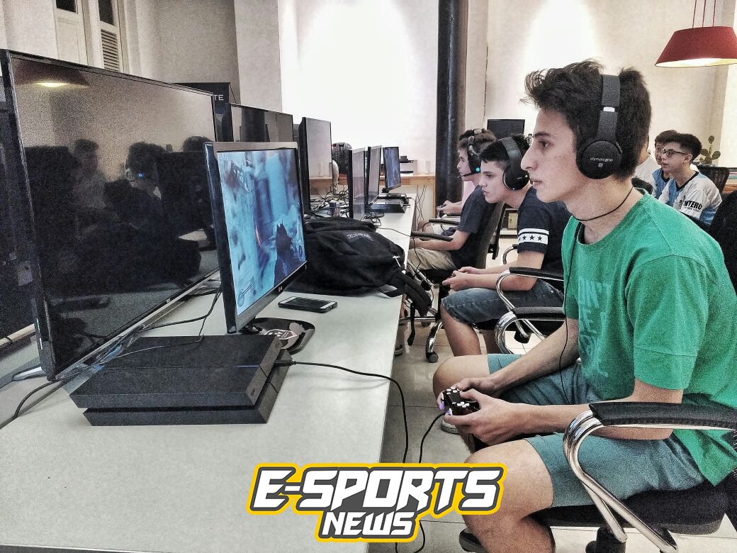 eSportsNewsARG's tweet photo. Ahora en la "Liga Argentina de CoD organizada por @SouthernArena" 

Piedras 338, 1416 Monserrat, Distrito Federal
Entrada: $150 
Hasta 21:00 https://t.co/tV0YBOPIAB
