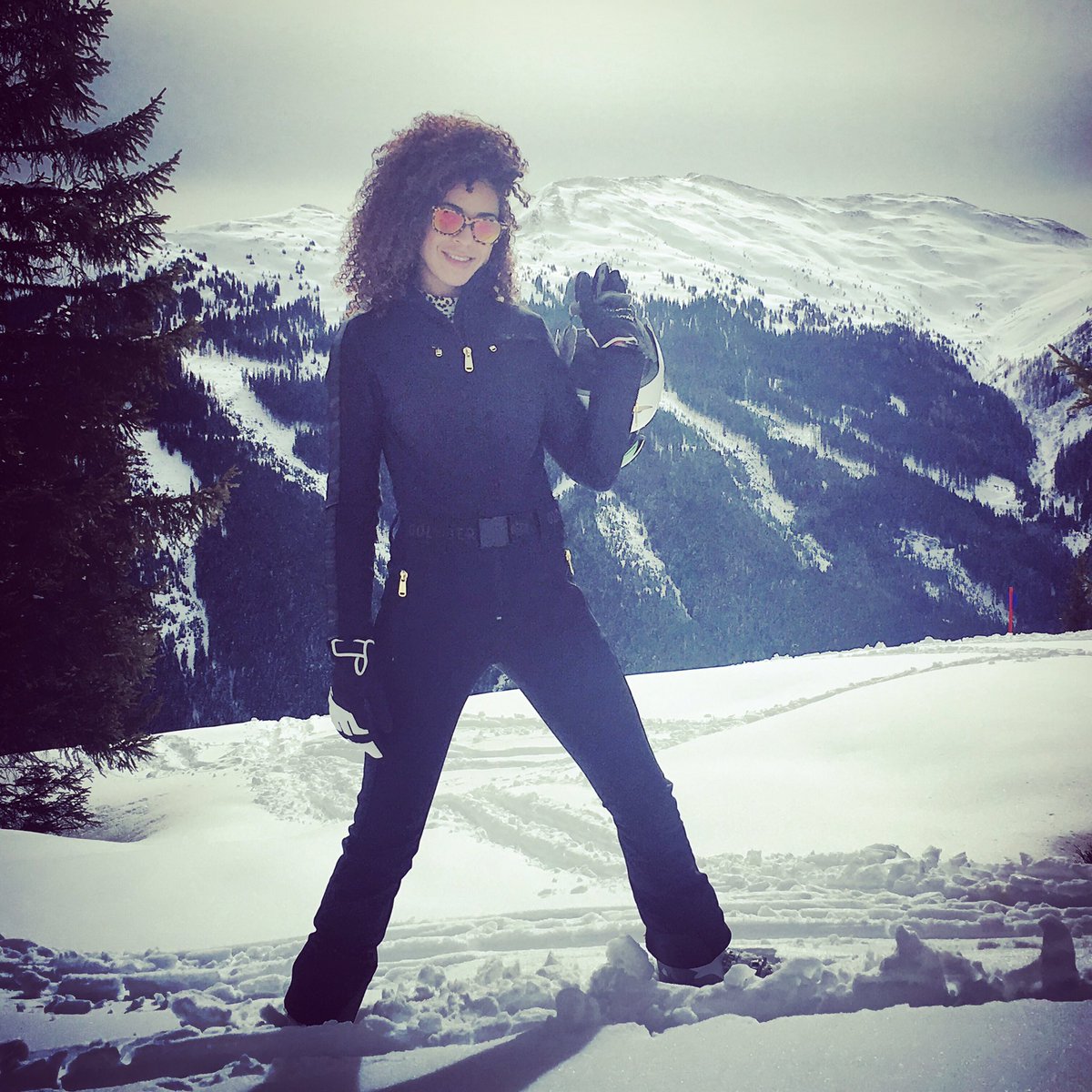 onwukaa's tweet photo. #strikeapose @hinterglemmππβ·#fletszonnetje #jausernabfahrt #checktheview #goldbergh #atomic #vakantie https://t.co/A5oTkuN4hz
