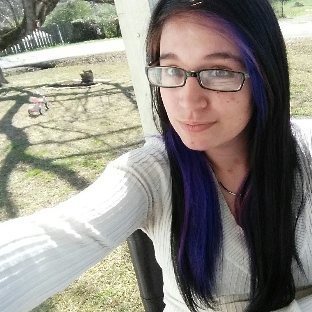 GeekyCreationss's tweet photo. #NewProfilePic #purplehair #goodbyeteal #hellopurple https://t.co/xI8zdKorke