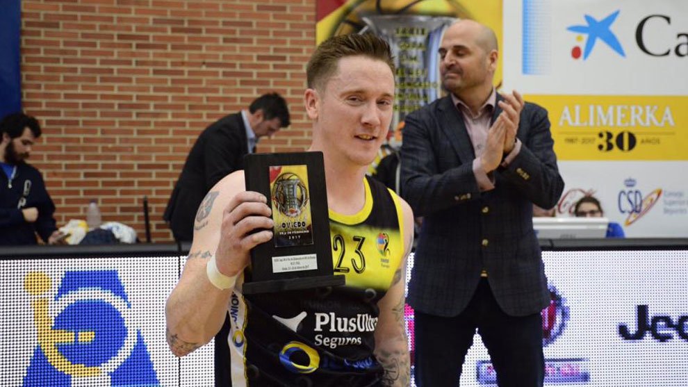 MarcaTMF's tweet photo. .@TerryBywater07, MVP de la final de @COPABSR: "Ha sido la Copa más difícil de los últimos años" ♿️🏀🏆 https://t.co/evyDPwqhqV #CopaBSR2017 https://t.co/inEiTk5ER2