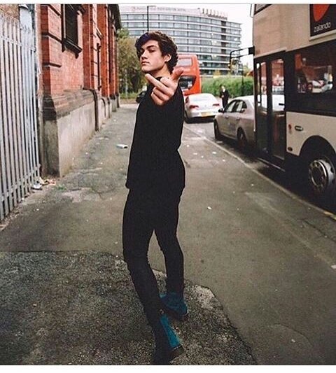dolanz_4life's tweet photo. FIRST TIME IVE SEEN HIM DO THIS! #savage #DolanTwins @EthanDolan @GraysonDolan you guys are amazing π stay strong #fightforsean #beatcanser https://t.co/OGm8sodt11