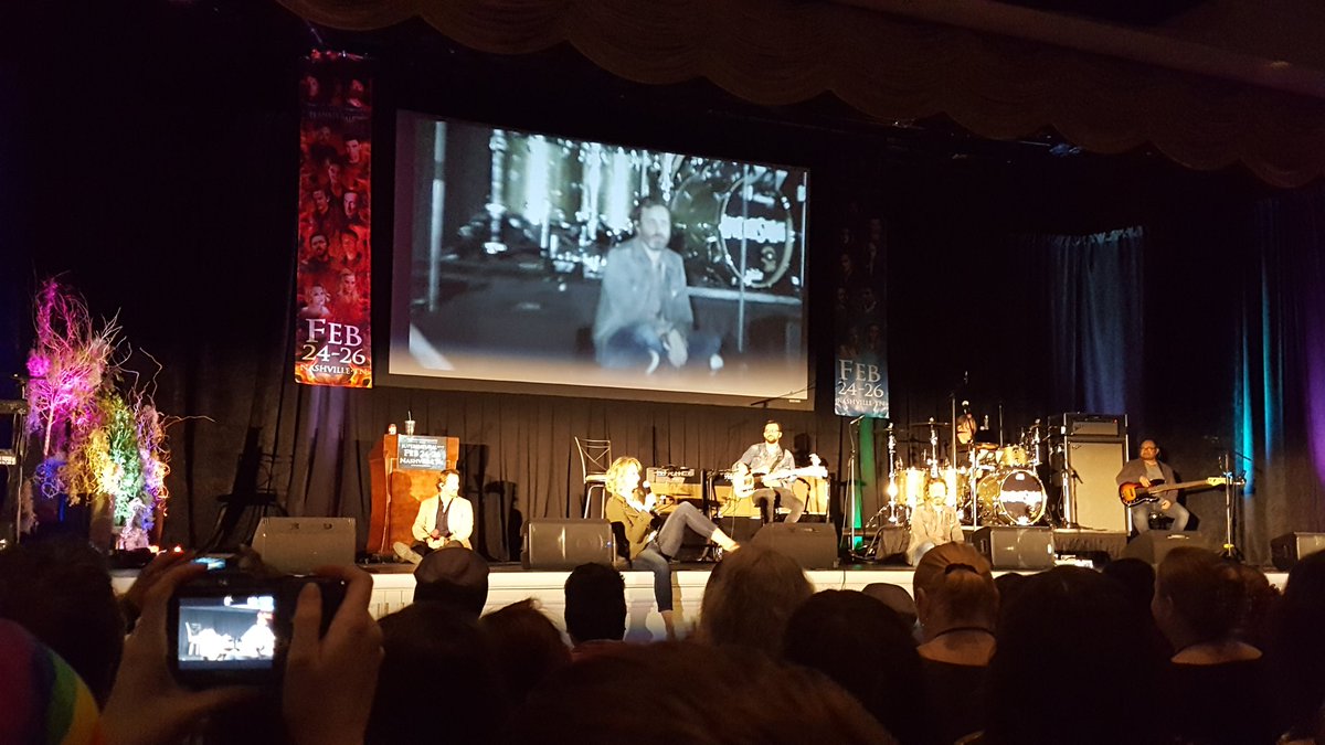 Mia_Lynn85's tweet photo. #AlphaMary telling everyone to sit down. #SPNNash #NashCon https://t.co/ImnmwR84GK