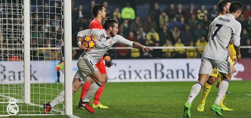 Bot18889170Bot's tweet photo. 🇪🇸試合結果🇪🇸
レアル・マドリード 3対2 ビジャレアル
BBCが揃い打ち合いを制する。
２位バルセロナとの勝ち点は変わらず。首位。
ベイル64 ロナウド 74 モラタ 83分 https://t.co/h6HNPRdUk7