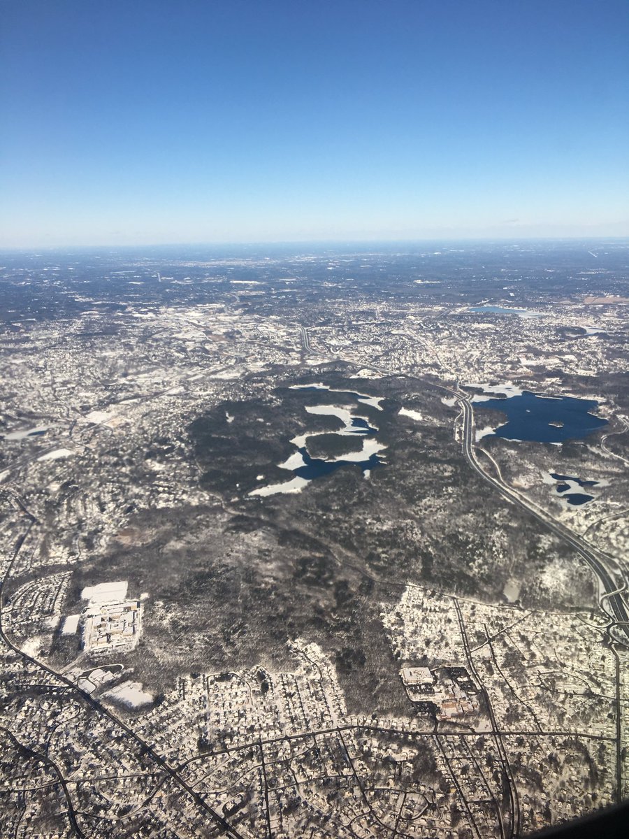 binguhm's tweet photo. in case anyone ever wanted to know what @Medford_High looks like from an airplane - lowerish left. https://t.co/wAA6Pi7SIG